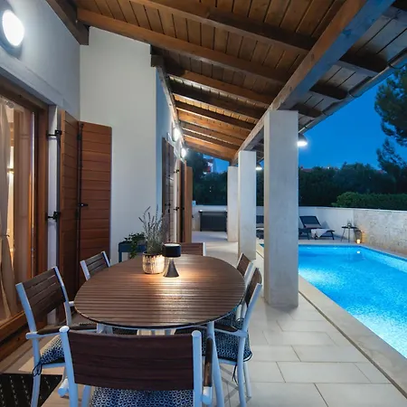 Villa Casa Mare Istria, With Private Pool, Near The Beach, With The Sea View! Peroj